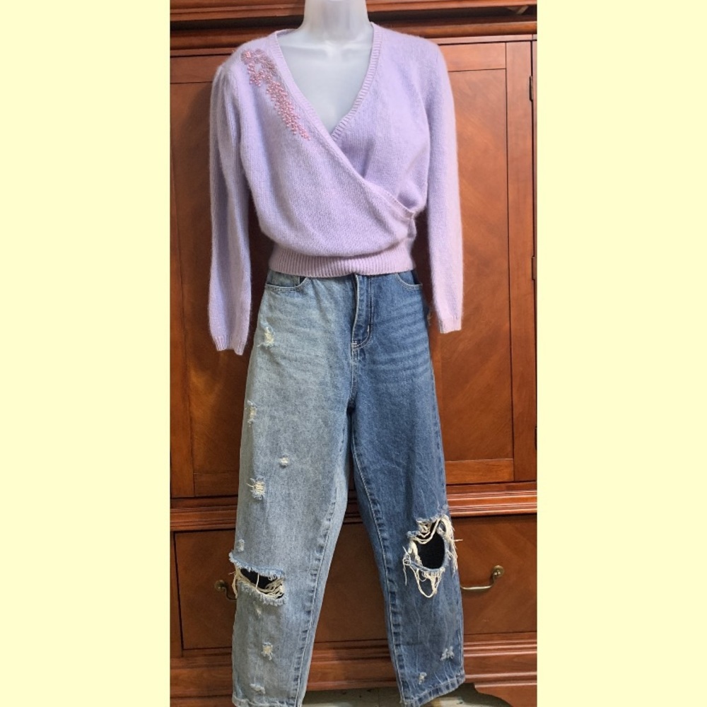 Vintage Embroidered Lilac V Neck Sweater - Picture 1 of 4